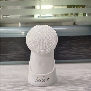 Lucky Skin Brush- Deep Cleansing Facial Brush / Soft Silicone, Waterproof